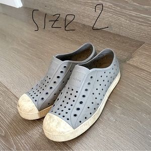 Unisex size 2 youth gray natives